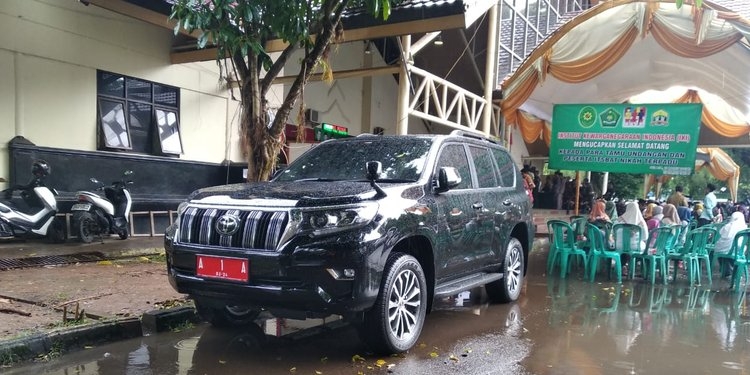 Anggaran Mobdin Rp 1,6 Miliar Dikritisi