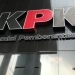 Banyak Tersangka KPK Masih Bebas