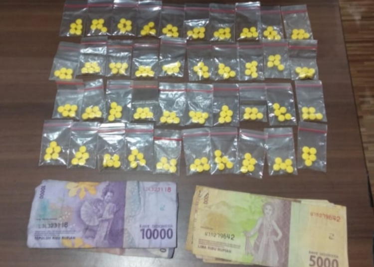 Lagi Nongkrong di Pos Ronda, Pengedar Pil Koplo di Cikande Dicokok Polisi