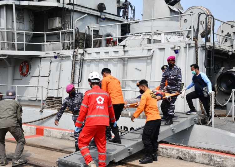 Antisipasi Potensi Tsunami Banten ,Kapal Perang Hingga Helikopter Dikerahkan