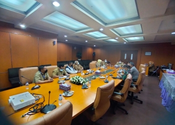 Sekda Kabupaten Tangerang,  Moch Maesyal Rasyid saat memimpi Rakor.