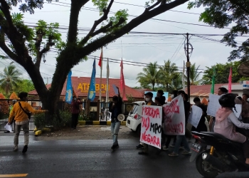 Soroti Kasus Pungli, Mahasiswa Demo Kantor BPN Lebak
