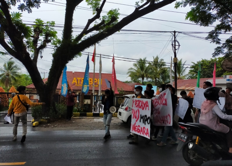 Soroti Kasus Pungli, Mahasiswa Demo Kantor BPN Lebak
