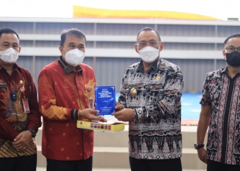 Wali kota Cilegon, Helldy Agustian, saat mengunjungi Pemerintah Kota Manado dalam rangka sharing program yang dimiliki Kota Manado, Kamis (18/11) / ISTIMEWA