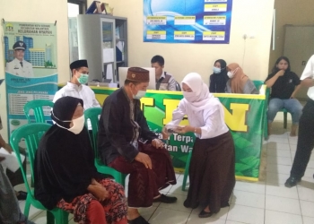 Kegiatan kelurahan bersama dengan kader posyandu dan tokoh di Lingkungan Nyapah, Kecamatan Walantaka, Kota Serang