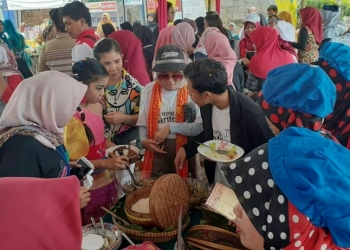 Kemeriahan dalam peresmian Kampung Wisata di Kelurahan Pipitan, Kecamatan Walantaka, Kota Serang.