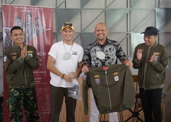 Produser, Pemain KADET 1947 beserta Dirut KSP, saat foto bersama / ISTIMEWA