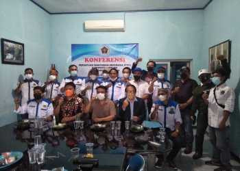 Foto bersama usai Konferensi PWI Kabupaten Serang di Sekretariat PWI Provinsi Banten, Jalan Jendral Sudirman Nomor 25 Kota Serang, Minggu (5/12).