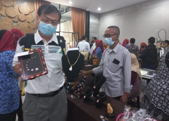seorang warga Taiwan bernama Whu Cao Shun saat ditemui disela acara pelantikan Pengurus Dewan Kerajinan Nasional Daerah (Dekranasda) Kota Cilegon, Selasa (28/12). ISTIMEWA
