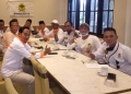 Sejumlah kader Partai Berkarya saat rapat 8 pengurus DPC Partai Berkarya Kota Cilegon yang digelar di salah satu rumah makan di Kota Cilegon, Kamis (27/1). [LUKMAN HAPIDIN/BANTEN POS]