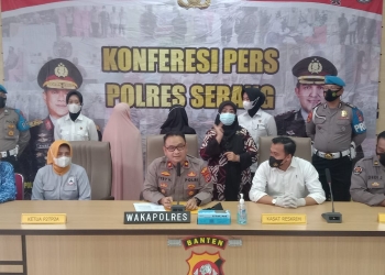 Foto ekpose pengungkapan penemuan bayi di persawahan oleh Polres Serang, Senin (17/1/2022).