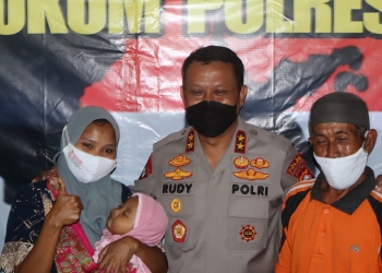 Kapolda Banten Tinjau Vaksinasi Massal di Cikeusal