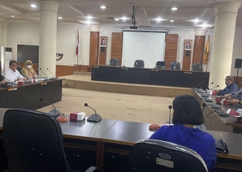Ketua DPRD Kota Cilegon Isro Mi'raj saat memimpin Rapim dan Banmus di Ruang Rapat DPRD Cilegon, Rabu (19/1).