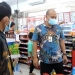 Kepala Diskoperindag Kabupaten Pandeglang, Suaedi Kurdiatna saat melakukan sidak minimarket.