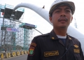 Seorang petugas keamanan proyek jembatan bogeg menghalang-halangi tugas jurnbalistik wartawan yang hendak mengambil foto jembatan tersebut.