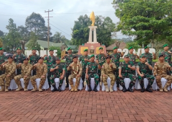 Komandan Pusat Misi Pemeliharaan Perdamaian (PMPP), Marsda TNI Benedictus Benny K saat foto bersama.