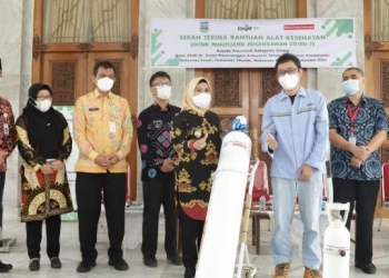 Bupati Serang Ratu Tatu Chasanah menerima bantuan corporate social responsibility (CSR) dari PT Cargill Indonesia.