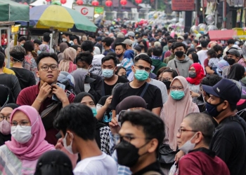 Ribuan warga beraktivitas pada akhir pekan di kawasan kuliner Pasar Lama, Kota Tangerang, Minggu (30/1). ISTIMEWA