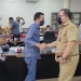 Suasana RDP antara Komisi I, Komisi IV, DPMPTSP, Satpol PP, Disperindag dan manajemen pihak minimarket di Ruang Rapat DPRD Cilegon, Senin (24/1). LUKMAN HAPIDIN/BANTEN POS