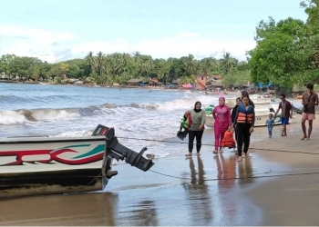 Wisata pantai sepi pengunjung pasca bencana gempa.