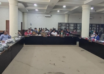 Suasana RDP membahas Rekrutmen Tenaga Kerja Industri di Ruang Rapat DPRD Kota Cilegon, Kamis (27/1). [LUKMAN HAPIDIN/BANTEN POS]