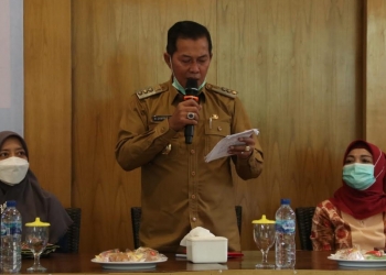 Walikota Serang, Syafrudin saat menjadi pembicara dalam Focus Group Discussion membahas sinergi menuju Kota Serang ODF (Open Defecation Free) dan bebas stunting di Kecamatan Cipocok Jaya, Kota Serang.