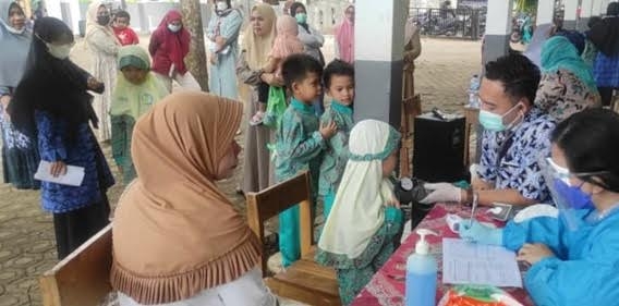 Didampingi Orangtua, Ratusan Murid SDIT MA Malingping Ikut Vaksin