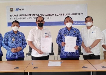 Walikota Cilegon Helldy Agustian saat menghadiri RUPSLB PT PCM di Kantor PT PCM, Gerem, Grogol, Kota Cilegon, Kamis (17/2). LUKMAN HAPIDIN/BANTEN POS