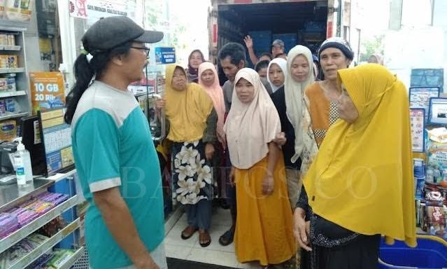 Di Cilegon, Minyak Goreng Murah Diserbu Emak-emak