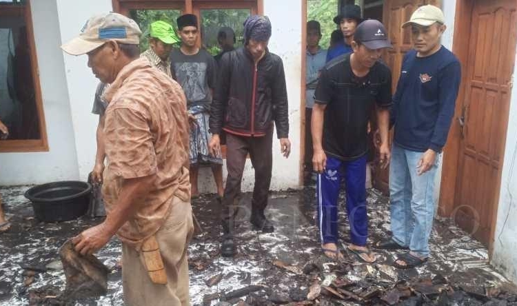 Akibat Korslet Listrik, Satu Rumah di Panggarangan Hangus Terbakar