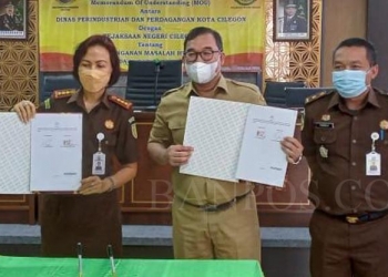 Disperindag Kota Cilegon menggandeng Kejari  Cilegon melakukan perpanjangan Penandatanganan Nota Kesepahaman bersama tentang Penanganan Permasalahan Bidang Datun di Aula Kejari Cilegon, Senin (14/2). LUKMAN HAPIDIN/BANTEN POS