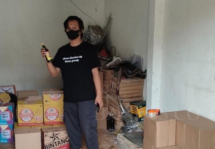 Ratusan Botol Miras Disita di Sindangresmi