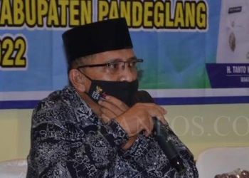 Kabag Organisasi Setda Kabupaten Pandeglang, Ahmad Taufik Yusuf saat membuka Bimtek.