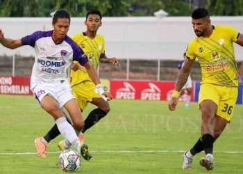 Laga Persita saat dikalahkan Barito Putra.