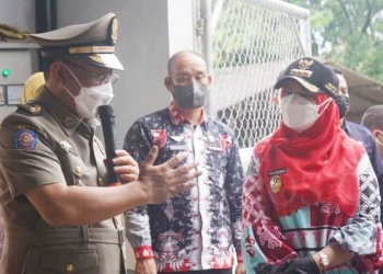 Pemkot Cilegon kembali menerima Kunker dari Pemkot Bandar Lampung untuk belajar pengelolaan sampah di TPSA Bagendung, Selasa (15/3). LUKMAN HAPIDIN/BANTEN POS
