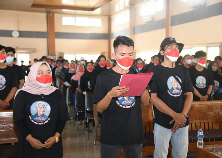 Mahasiswa dan Milenial Deklarasi Dukung Ganjar dengan Berbagi Sembako dan Buku