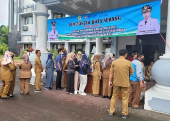 Unggahan foto antrean PNS pada operasi pasar minyak goreng yang diunggah di akun instagram milik Wakil Walikota Serang, Subadri Ushuludin.