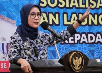 Tampak Bupati Lebak, Iti Octavia Jayabaya bersama Forum TJSLP melaunching Silap-CSR, bertempat di Ball Room Hotel Bumi Katineung, Kamis (24/02).