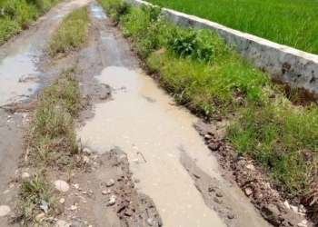 Jalan Poros Lintas Kecamatan di Sajira Mekar Kondisinya Rusak Parah