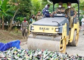 Sebanyak 2.023 Botol Miras Sitaan Dimusnahkan Satpol PP Kota Cilegon
