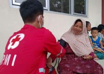 PMI Tangsel turun langsung membantu korban banjir di Serang.