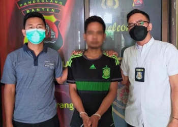 Pelaku saat diamankan Polsek Pandeglang.