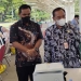 Sekda Kota Cilegon Maman Mauludin saat meninjau Gebyar Vaksin Bersama Walikota Cilegon dan Banten Pos di Alun-alun Kota Cilegon, Kamis (24/3).