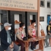 Kaprodi Ilmu Komunikasi Universitas Mathla'ul Anwar (Unma) Banten bertukar cindera mata dengan Kalapas Rangkasbitung Budi Ruswanto di loby PTSP Lapas. Rabu (30/3).