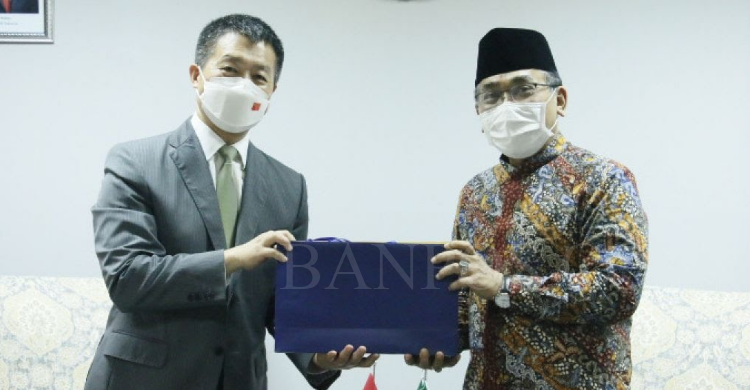 Dubes Lu Kang dengan Yahya Cholil Staquf, di Kantor PBNU, Selasa 22 Maret 2022. (Dok PBNU)