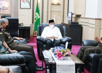 WH menerima kunjungan Kajati Banten yang baru Leonardo Eben Ezer di Pendopo KP3B Curug, Kota Serang. Mereka membahas mengenai persoalan hukum.