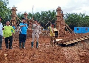 Ketua DPRD Kabupaten Pandeglang, Udi Juhdi saat melakukan Sidak pada proyek IPA SPAM.