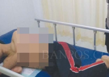 Salah satu korban tawuran mendapat penjagaan dari pihak kepolisian.