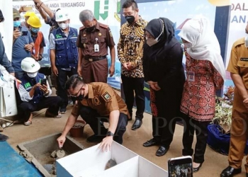 Wagub Banten, Andika Hazrumy saat peletakan batu pertama RSUD Labuan.
