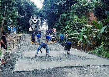 Rusak Akibat Pergerakan Tanah, Dinas PUPR Lebak Mulai Perbaiki Tanjakan Tajur Cikulur